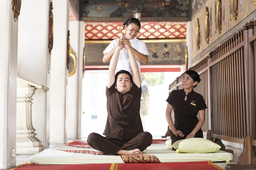 Traditionelle Thai Massage In Bangkok Wat Pho Massageschule